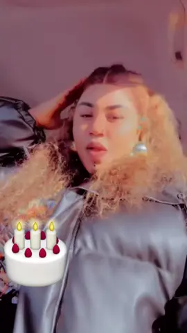 A post by @tryciafashion on TikTok caption: #duo avec @Epouse Sylla 💍❤️💊💞🦋 #anniversary #joyeuxanniversaire mon gros bb 🎂🍰🥰bonheur joie et paix🎂🎂❤️❤️
