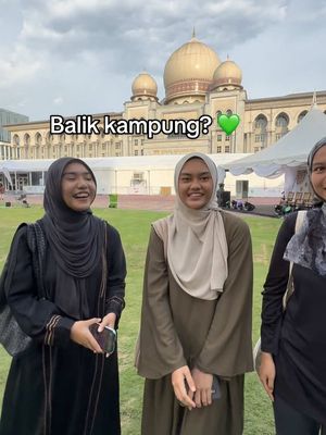 A post by @yang on TikTok caption: Ada balik kampung tak? And this happened… 🥹 #B#BusOnlineTicket#BalikKampungDenganBOT
