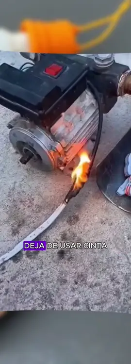 A post by @david_fan22 on TikTok caption: "¡Conecta cables en segundos con este conector de presión! ⚡🔧 Olvídate de la cinta adhesiva y haz instalaciones más seguras y rápidas. ¡Fácil de usar, firme y duradero, el favorito de los electricistas! 💡✨ #InstalaciónSegura #ElectricidadFácil #HerramientaEsencial #BricolajeHogar #TikTokShop"