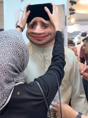 A post by @akashellahi on TikTok caption: Lagi baju Raya #akashellahi #indonesia 