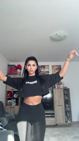 A post by @flaviamaria on TikTok caption: 🖤🖤🖤#fyp #goviral #tik_tok 