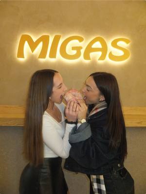 A post by @annatudelaa_ on TikTok caption: disfrutando :)