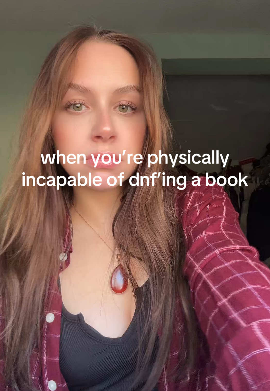 A post by @jazminkotschi on TikTok caption: I can’t do it i must always see it through but it burns me sometimes #BookTok #book #reading #foryoupage #fyp #foryou #romantasy #fantasy #fypageeee 