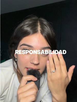 A post by @tatiifernandez._ on TikTok caption: problemas de estar comprometida😫😅💞