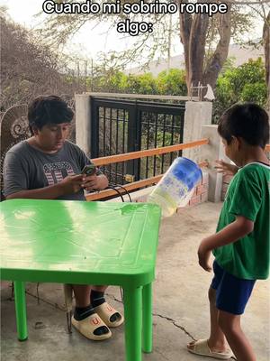 A post by @sibenitoo on TikTok caption: Quién más recuerda la paliza jajaja #sibenito #humor 