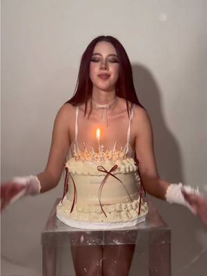A post by @dafnezzuniga on TikTok caption: Ayer cumplí 23! 🎂🤍 Quería hacer este trend ✨✨ #trendingvideo #birthday #viral_video 