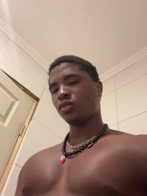 A post by @mikemilfortversionmalo on TikTok caption: Modo guapo 