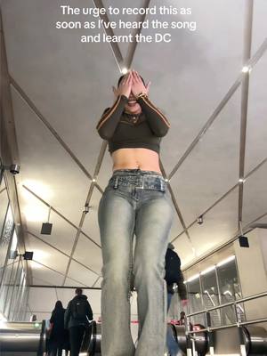 A post by @lavbbe on TikTok caption: DC: @ami rose 