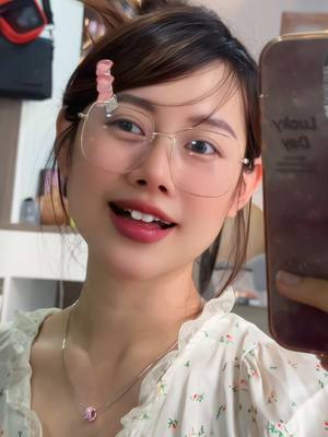 A post by @vietphuongthoa98 on TikTok caption: Cách hô biến răng thỏ trong 3s 😆 