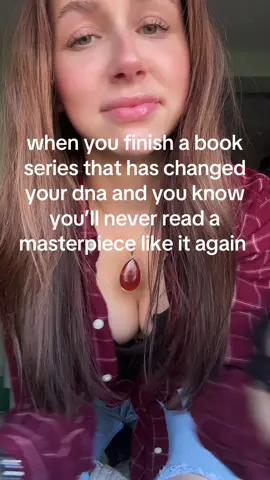 A post by @jazminkotschi on TikTok caption: *cough* *cough* throne of glass for me #BookTok #book #reading #foryoupage #romantasy #fantasy #throneofglass #aelinashryvergalathynius #assassinsblade #celaenasardothien #fypageeee 