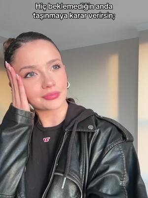 A post by @ferideozdinco on TikTok caption: Üstümdeki kedi tüyleri🫠🫠