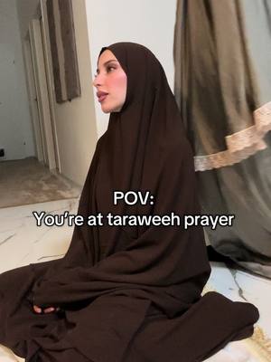 A post by @bb.innocence on TikTok caption: Prayer set available in 5 colors! Link in bio! ❤️ #baraabolat #relatable #ramadan #muslimtiktok #muslimah #taraweeh 