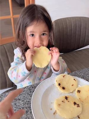 A post by @sebasgal11 on TikTok caption: siendo MAMÁ por un DÍA 🤯😭