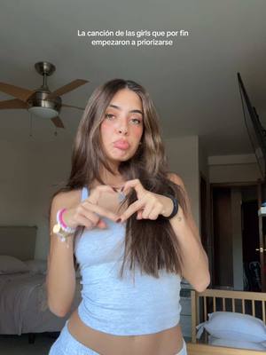 A post by @sabyhidalgo on TikTok caption: Yo y todas las que nos cuesta priorizarnos y queremos vivir complaciendo a los demás!!!  La felicidad y bienestar propio va antes que todooo❤️‍🩹 
