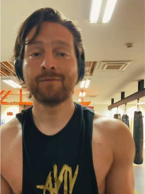 A post by @edvilard on TikTok caption: Qué roloooooon eh!! Y ahí vamos, cada día mejor!! :)  (Se me estaba escapando una nena Jajaj)  #Gym #gymtok #happy #Fitness #gymmotivation #youcandoit #men #healthy #anxiety #fyp 