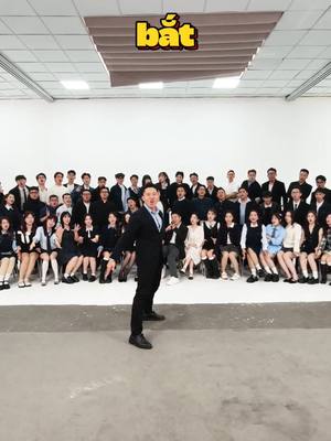 A post by @haiichieu on TikTok caption: Đằng sau buổi chụp hình siêu ngầu lòi của Schannel tại @caogiastudio  #haiichieu #schannel  #LearnOnTikTok 