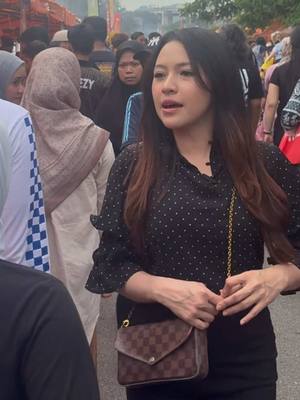 A post by @babyshimaofficial on TikTok caption: Benci lah kalau pergi Bazar macam ni!!!  #babyshima ##bazar2025 #ramadhan2025 #fyp #viral #sahur 