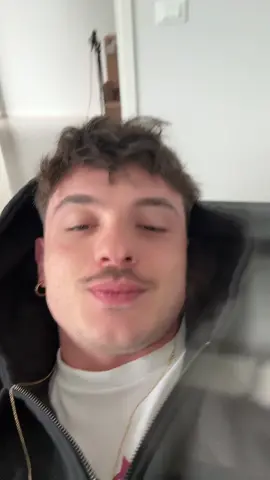 A post by @olly_nclusive on TikTok caption: -53  al tour 