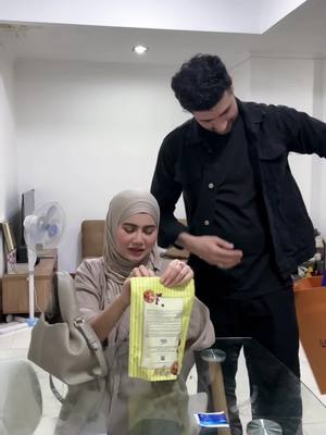 A post by @akashellahi on TikTok caption: Minta maaf dengan tas impian istri , langsung di maafin 🥰🥰