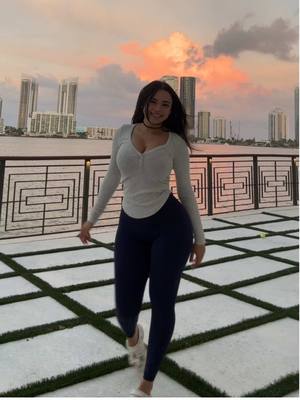 A post by @itslelasohna on TikTok caption: the sky so pretty