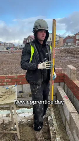 A post by @trenchkidbricklaying on TikTok caption: #apprenticelife #bricktok 