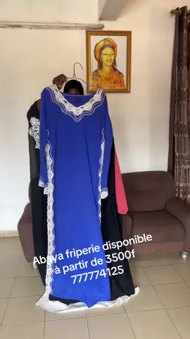 A post by @aichabarhamchic on TikTok caption: #pourtoi #senegalaise_tik_tok #venteenligne #abaya #abayafriperie #abayafriperie #percersurtiktok #friperie #abayastyle #viralditiktok #senegal #viralditiktok 