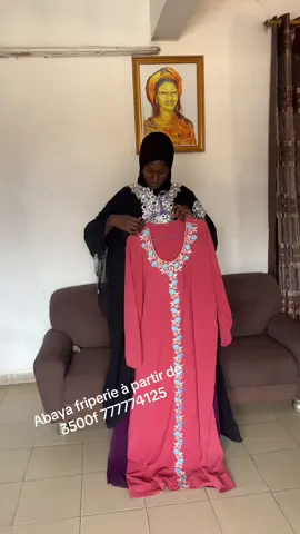A post by @aichabarhamchic on TikTok caption: #pourtoi #senegalaise_tik_tok #venteenligne #abaya #percersurtiktok #friperie #friperie #viralditiktok #abayastyle #viral_video 
