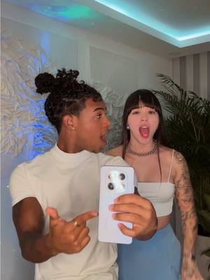 A post by @la_lerma on TikTok caption: Momentos iconicos, ¿ya hiciste el #IconicRedmiNote? Es tu turno!  @Xiaomi.Colombia 