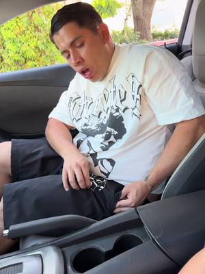 A post by @elhueleperron_ on TikTok caption: Cuando se te caen las llaves del coche 😂 insta:@elhueleperron 🔥@La Buen Lupe #viral #parati #fyp #foryou #risa 