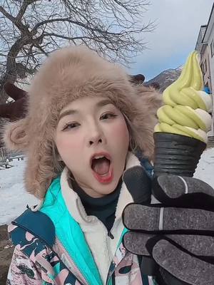 A post by @eve_tsu on TikTok caption: พายเรือในทะเลสาบน้ำแข็ง 🧊