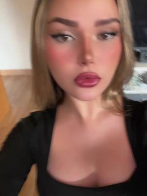 A post by @martarosaddo on TikTok caption: maxi haz tiktoks conmigo porfi
