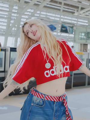 A post by @ciin on TikTok caption: Quá lâu rùi cổ không nhảy dolce nên bị mất cảm giác lắk lắk rùiiiii 🥲🥲 Dc: @haise nhảy nhót 