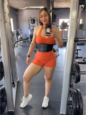 A post by @ on TikTok caption: 💪🏼✨ #gymlife #gymmotivation #fyp 
