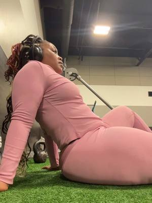 A post by @lovnia__ on TikTok caption: I stopped recording lol my bad but here’s a little snippet from what I did today #fittok 