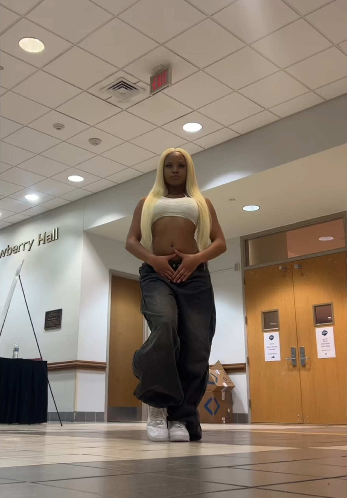 A post by @layy.exe on TikTok caption: gotta do this dance everytime i hear this sound on my fyp now lol @estheeer @Kouba <3 #beyonce #endoftime #choreography #dance #fyp #fypシ #fyppppppppppppppppppppppp #layyexe 