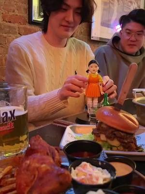 A post by @korea.on on TikTok caption: My Favorite Place in NY #TURNTABLECHICKENROCK  #squidgame #drinkinggames #koreanchicken 