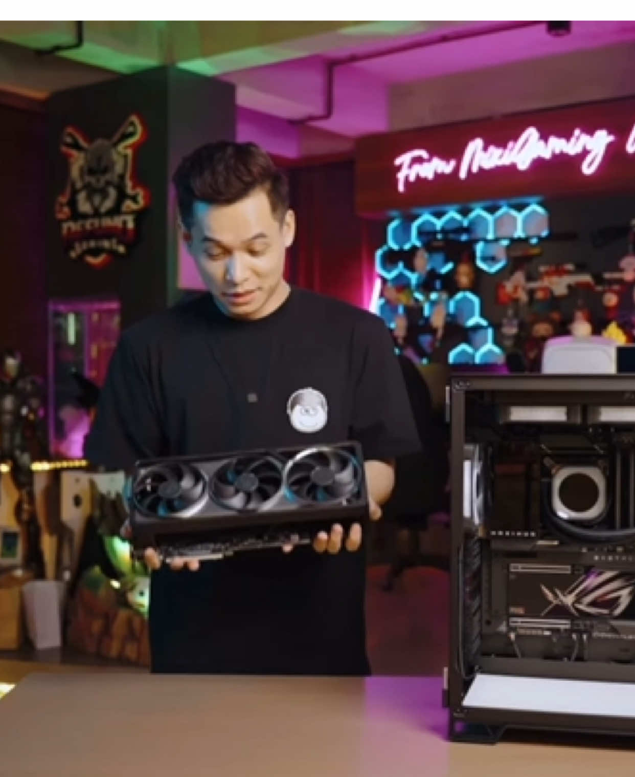 A post by @mixigaming on TikTok caption: Hơn 100 củ nhưng vẫn " không có hàng để b.á.n " #mixigaming 