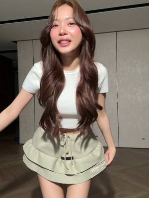 A post by @cardncyn on TikTok caption: เปลี่ยนกางเกงให้เป็นกระโปรงจิ๋ว