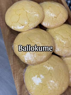 A post by @tima.ne.kuzhine on TikTok caption: Me keto Ballokume Elbasani ju uroi te gjitheve gezuar diten e veres 😍♥️🇦🇱🌿 Perbersit per 12 ballokume te medha, 350gr sheqer, 600gr miell misri, 4 veze, 20ml qumesht, 250gr gjalp i shkrire #ballokumeelbasani #ballokume #ballokumeshtepie #recetaballokume #recetashqiptare🇦🇱 