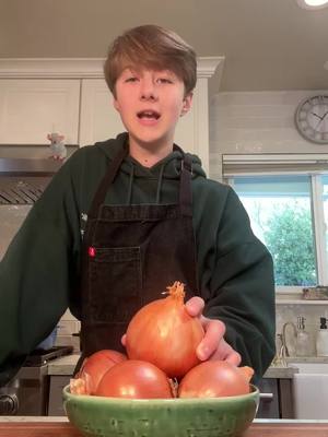 A post by @cooking_with.kian on TikTok caption: French Onion Soup For The Rain :)