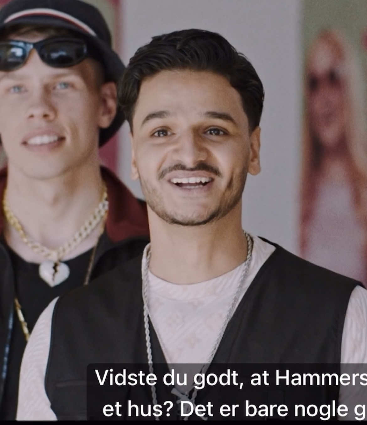 A post by @razioff on TikTok caption: “Alle Kender Kaiser” se hele serien nu på DR Ultra #drultra #allekenderkaiser #highwire #Shadezz 