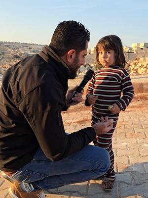 A post by @jmil_alhasan on TikTok caption: البراءة والكرامة والنزوح في هذه الطفلة مخيم البردقلي - ريف إدلب