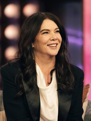 A post by @kellyclarksonshow on TikTok caption: Happy Birthday to our favorite TV mom! #gilmoregirls #lorelai #laurengraham