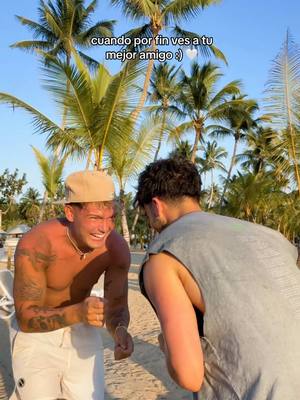 A post by @ianlucasok on TikTok caption: andamos en la playitaaa🏖️ @Fede Vigevani 