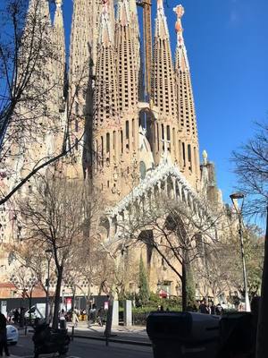 A post by @silviaaa on TikTok caption: barcelona 🇪🇸 #barcelona #spain 