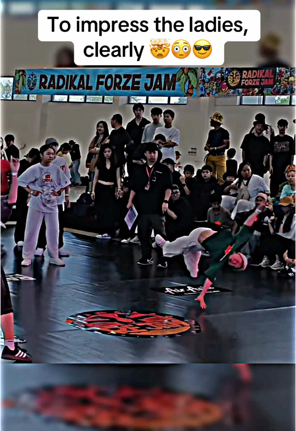 A post by @newdancetv on TikTok caption: Damn smoooth 🔥🔥🔥 #bboy #breakdance #dancebattle #baile #viral #xyzbca #respect #fypシ 