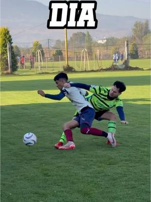 A post by @busheadoph on TikTok caption: El partido se nos complicó demasiado 😭🐸⚽️ #futbol #partidosdefutbol #soccertiktok #ranciosfc 