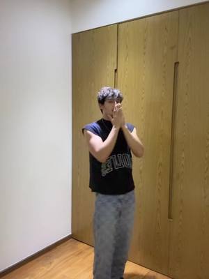 A post by @emiliomarcoschiki on TikTok caption: Hahahaha estornude al principio 