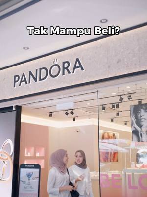 A post by @yang on TikTok caption: I nak jumpa manager Pandora! 😱 Masuk LIVE 15 March 8pm! #pinnyang #yangriangraya #pandorajewelry 