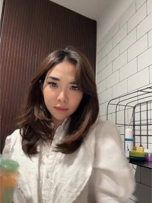 A post by @gisel_laaa on TikTok caption: Membalas @Devid william Bener gak sih cowo kalo udh sayang mau direpotin? Kl bener, coba deh pada minta beliin micellar water ke cowo kalian, jangan lupa tag ya😂 #madamegie 